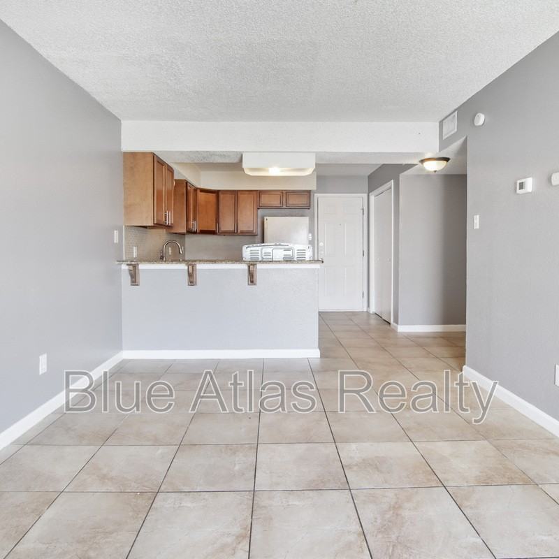 408 Noble Ave - Photo 4 of 18