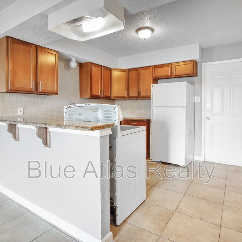 408 Noble Ave - Photo 6 of 18