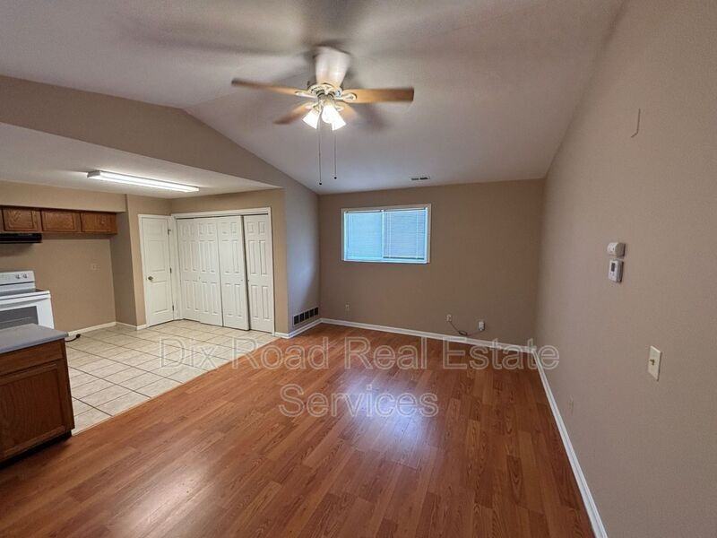 1025 Heaton St - Photo 6 of 16