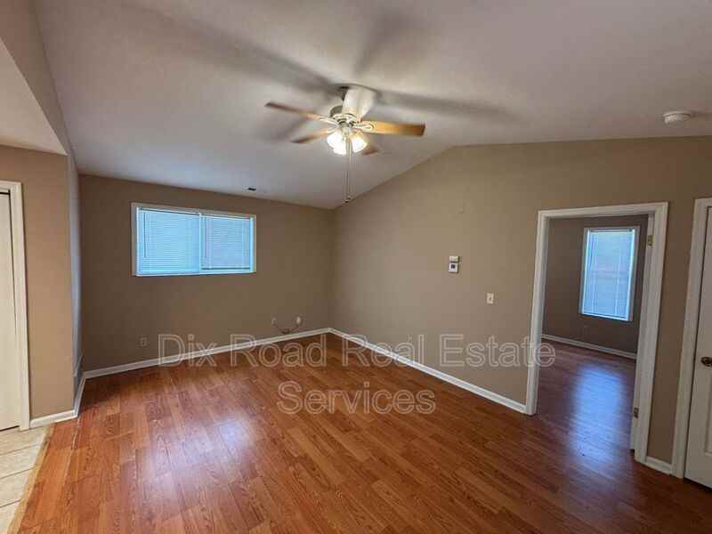 1025 Heaton St - Photo 7 of 16