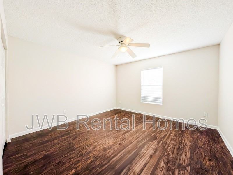 4372 Melissa Ct W - Photo 6 of 18