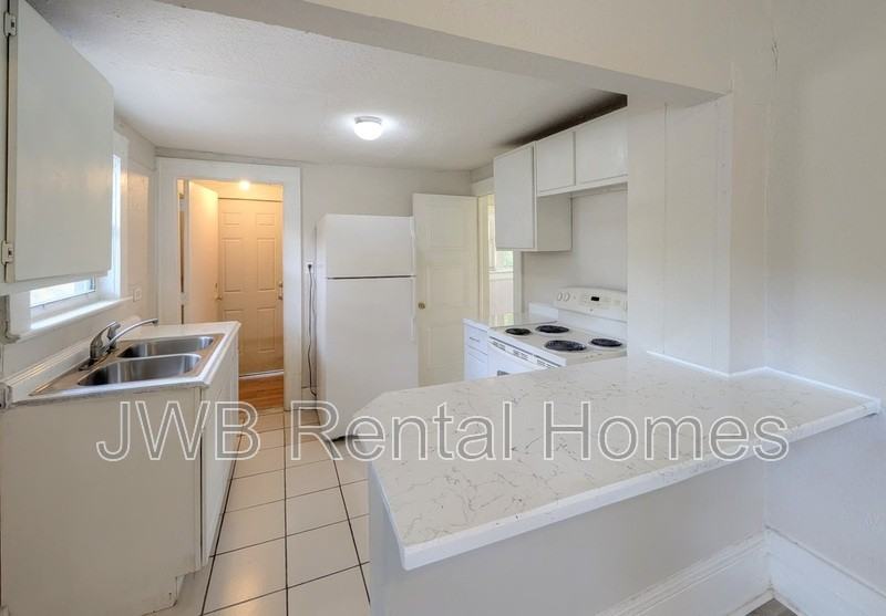 203 W 17th St #1 - Photo 2 of 14