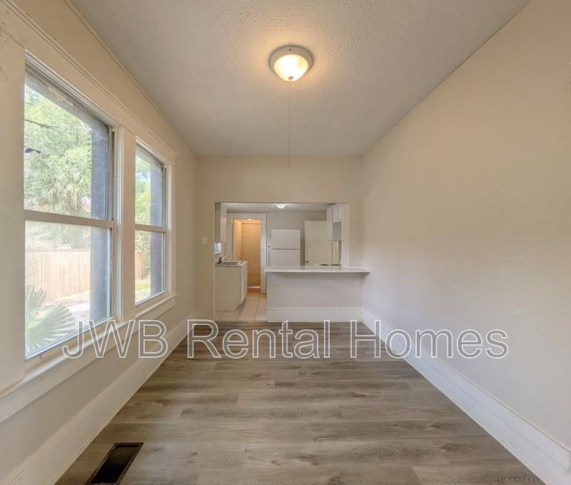 203 W 17th St #1 - Photo 3 of 14
