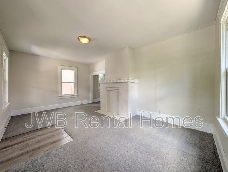 203 W 17th St #1 - Photo 6 of 14