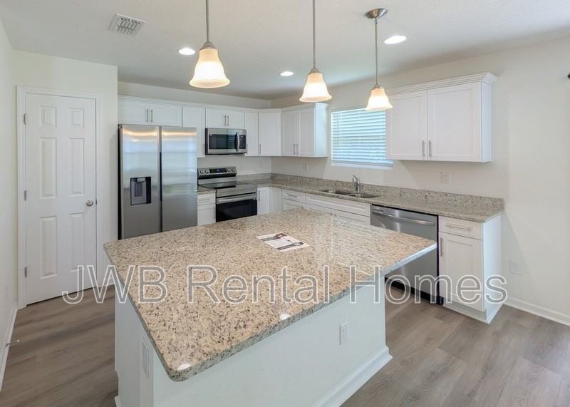 1204 Hope St - Photo 2 of 21
