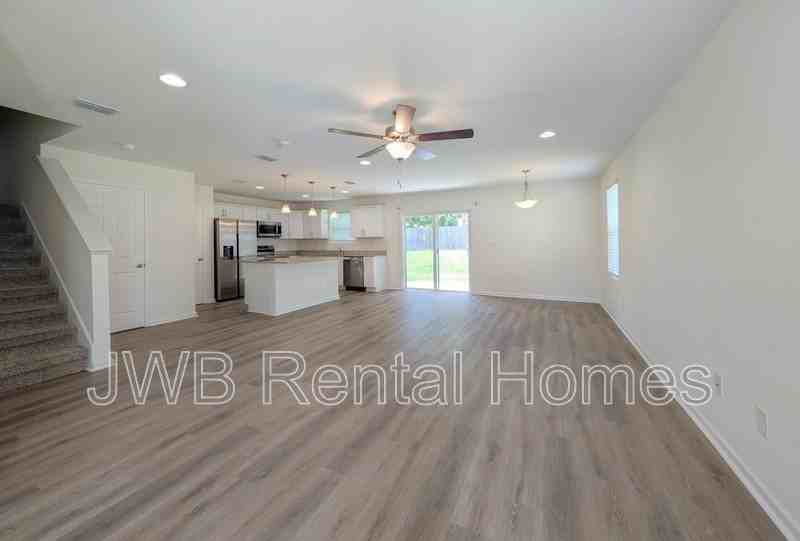 1204 Hope St - Photo 4 of 21