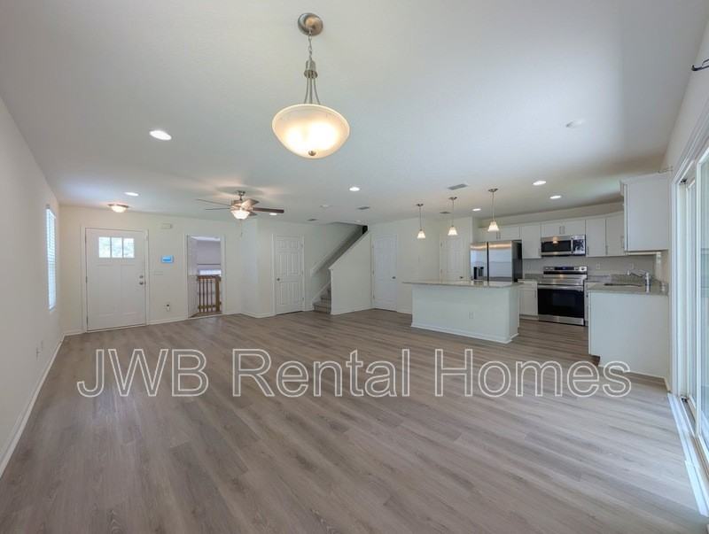 1204 Hope St - Photo 5 of 21