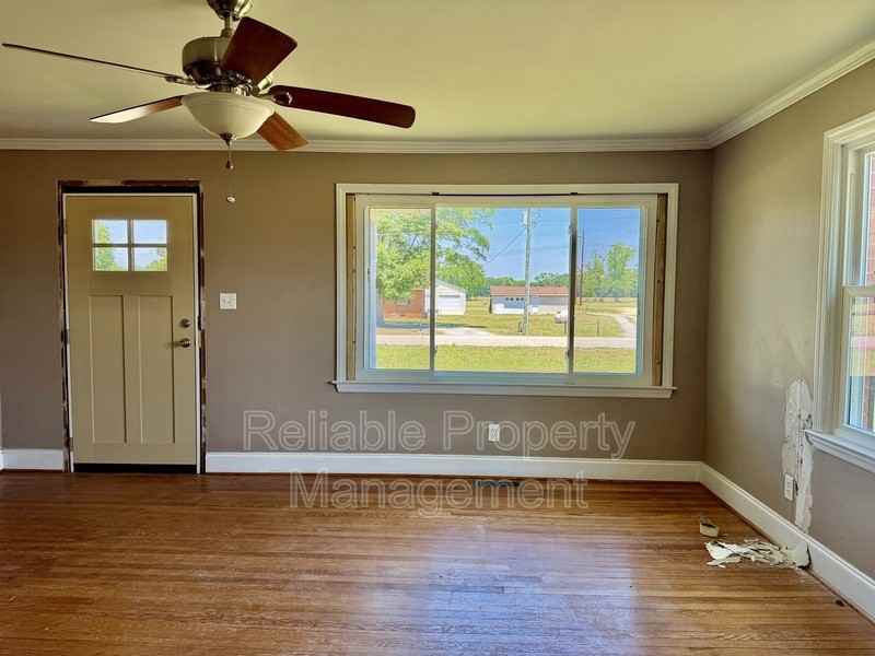 1638 Evans Rd - Photo 5 of 19