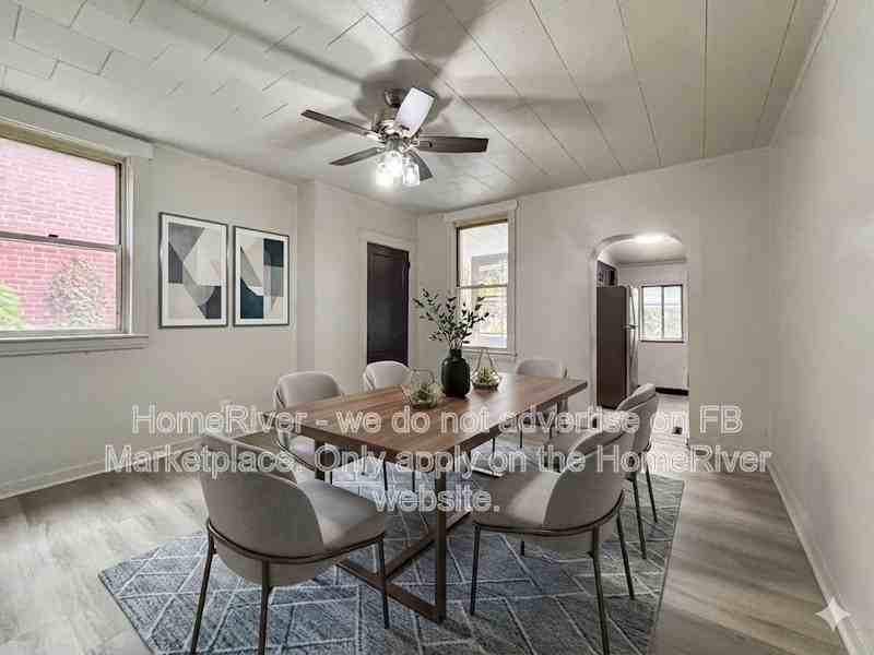 302 Mathews Ave - Photo 4 of 14