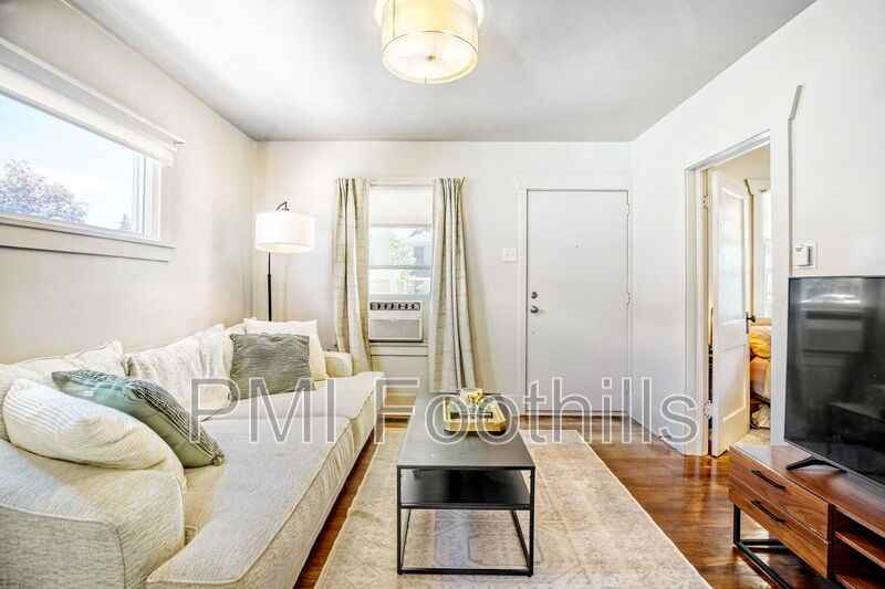 2968 S Grant St - Photo 5 of 18