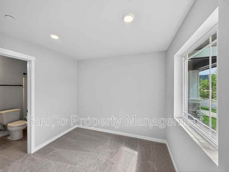 7513 Nw Eleanor Ave - Photo 3 of 22