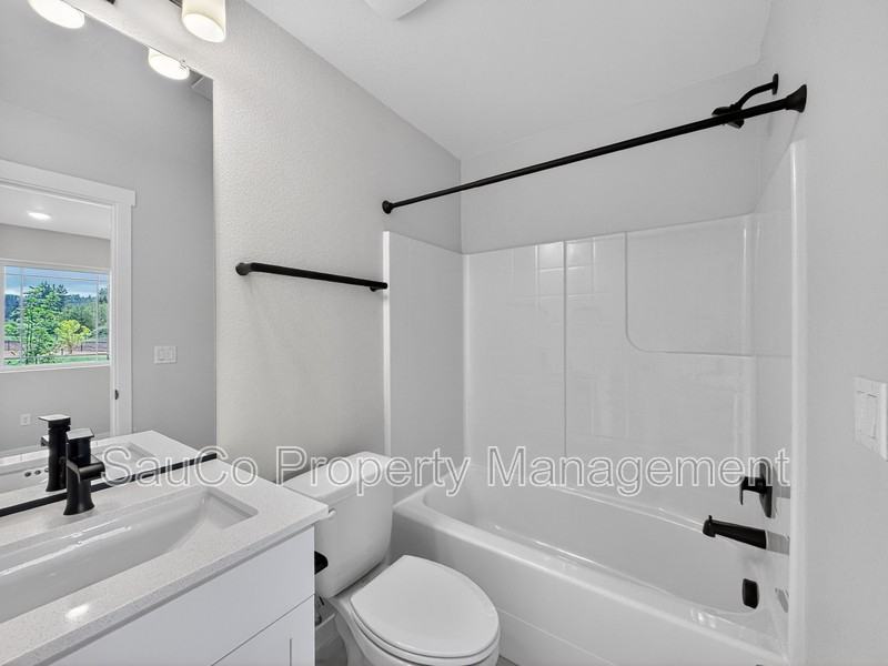 7513 Nw Eleanor Ave - Photo 5 of 22