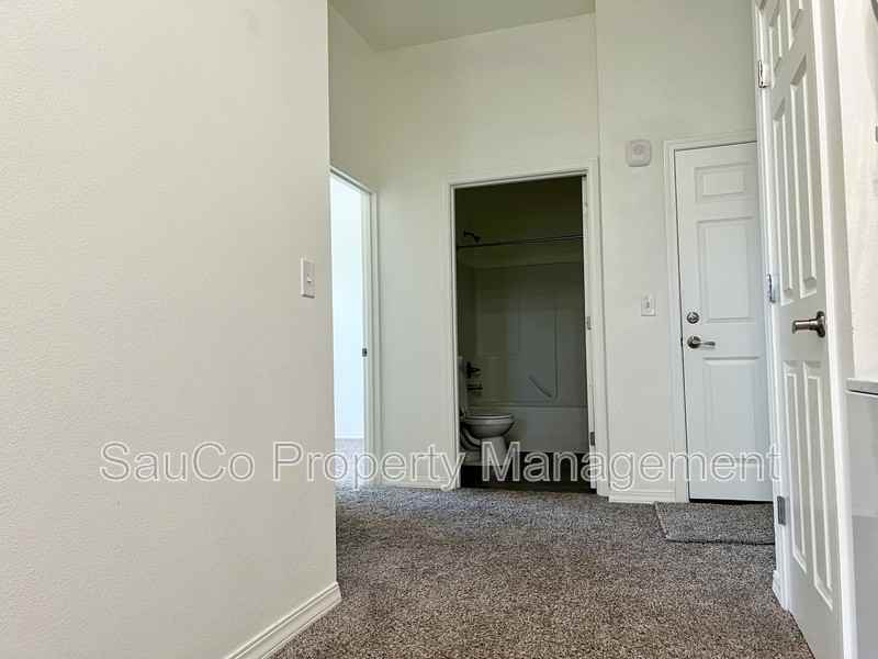 33763 E Columbia Ave - Photo 3 of 11