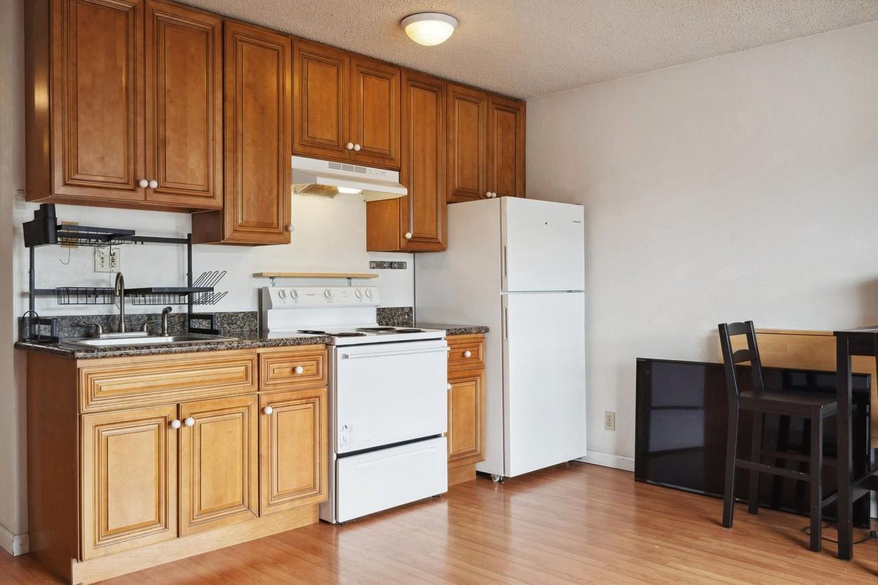 288 8th Ave - Photo 2 of 11