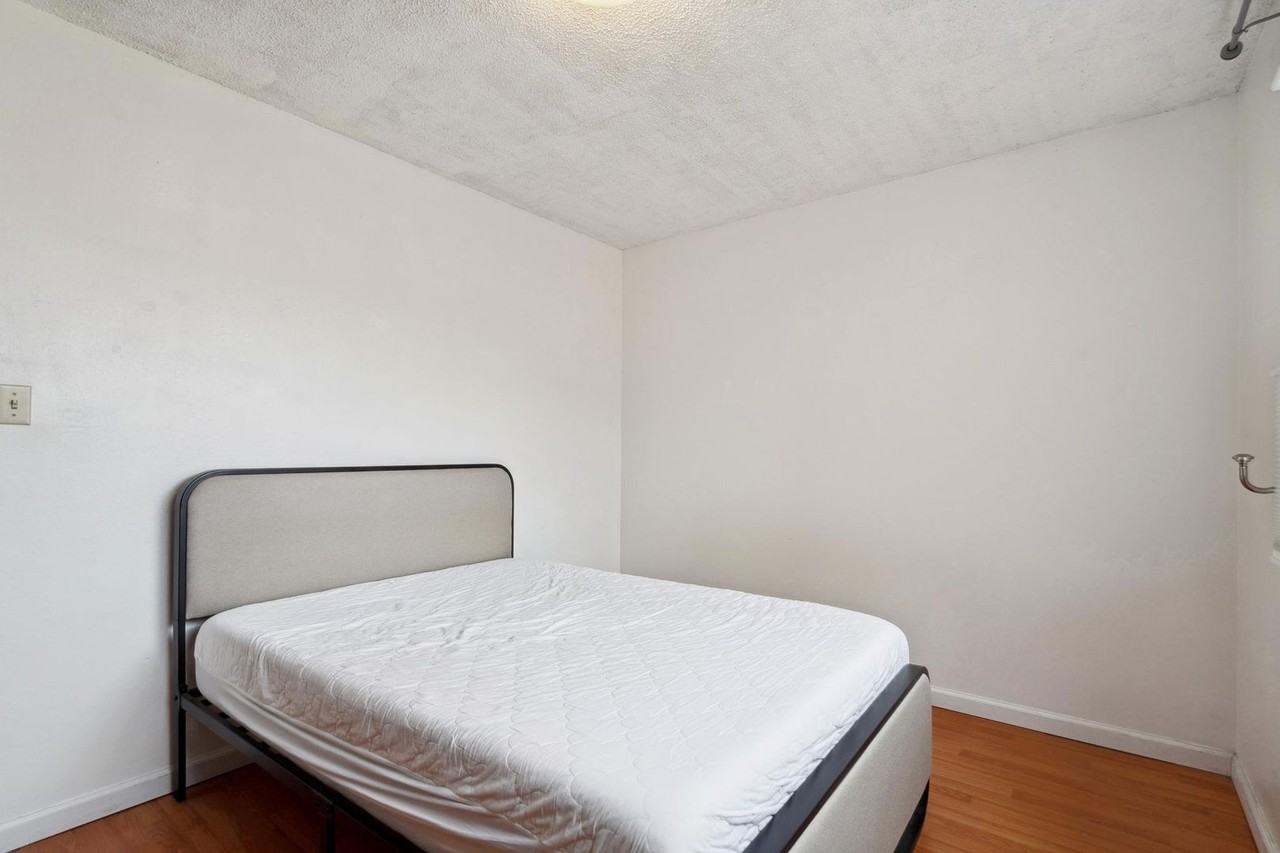 288 8th Ave - Photo 7 of 11