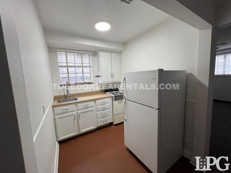 2238 W Sylvania Ave #1 - Photo 3 of 9