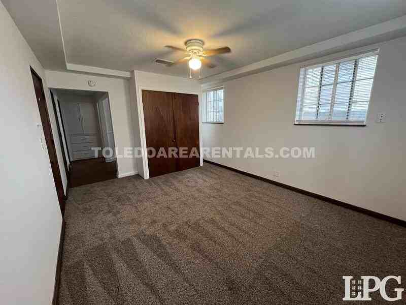 2238 W Sylvania Ave #1 - Photo 4 of 9