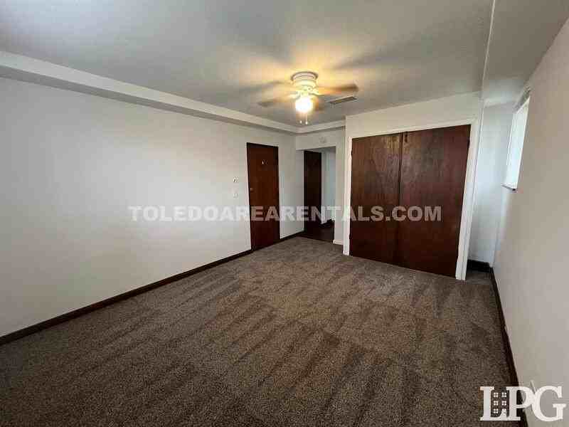 2238 W Sylvania Ave #1 - Photo 5 of 9
