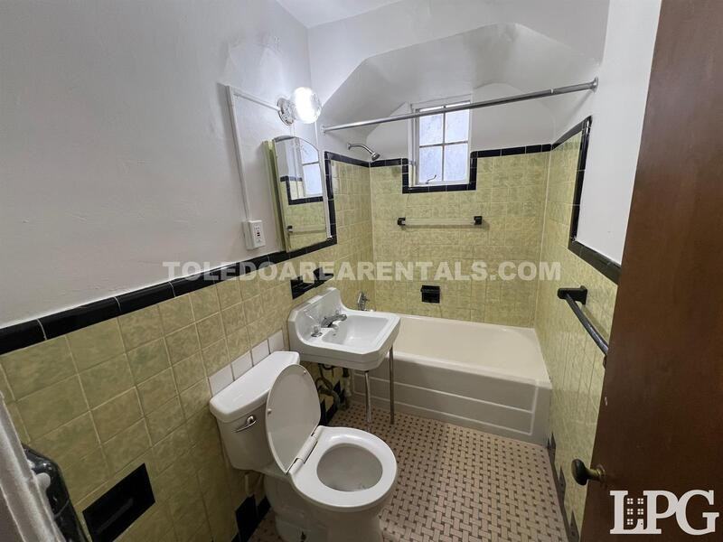 2238 W Sylvania Ave #1 - Photo 6 of 9
