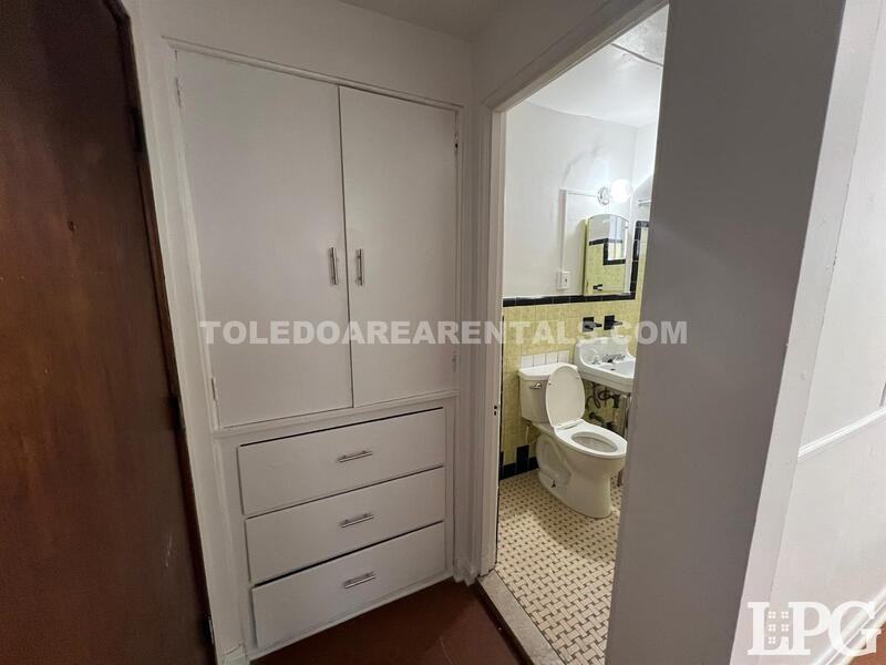 2238 W Sylvania Ave #1 - Photo 7 of 9