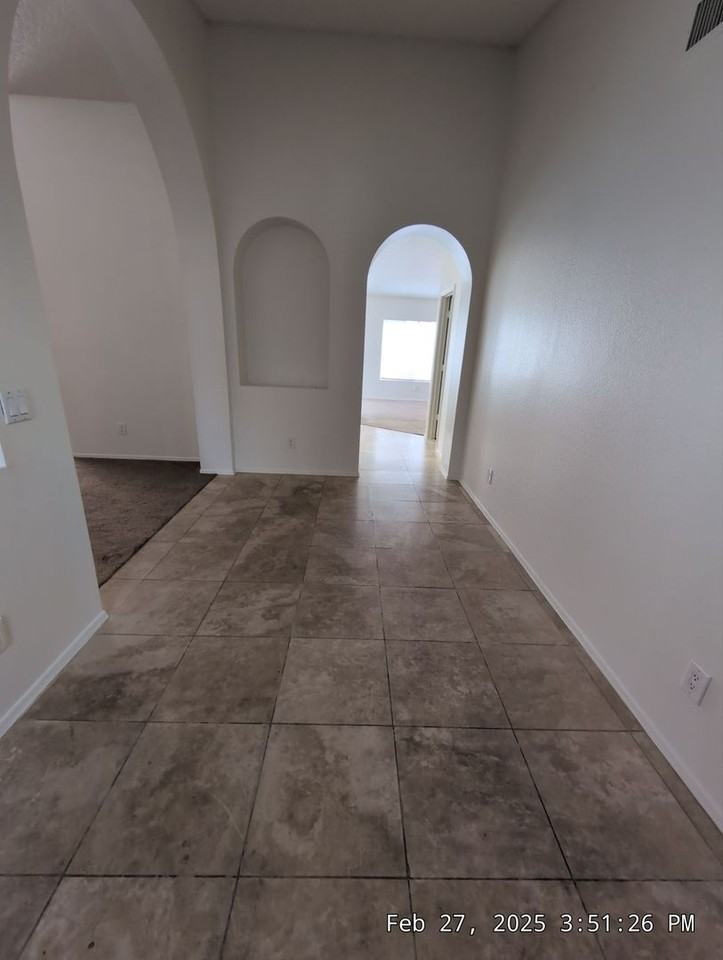 1207 E San Remo Ave - Photo 3 of 28