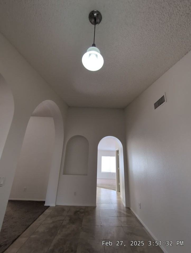 1207 E San Remo Ave - Photo 4 of 28