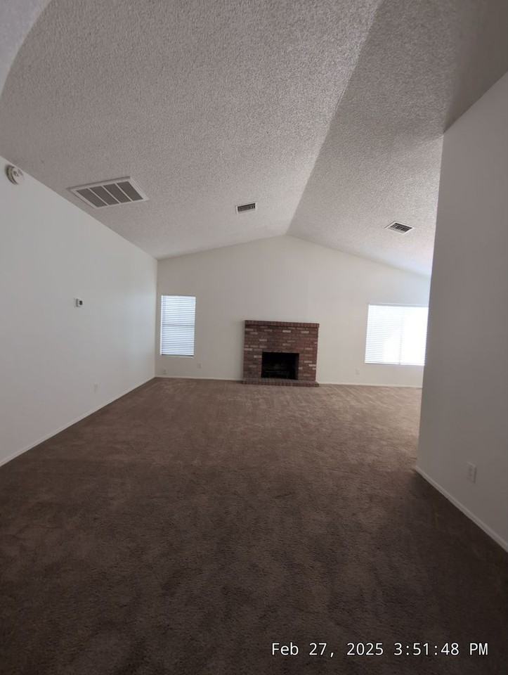 1207 E San Remo Ave - Photo 5 of 28