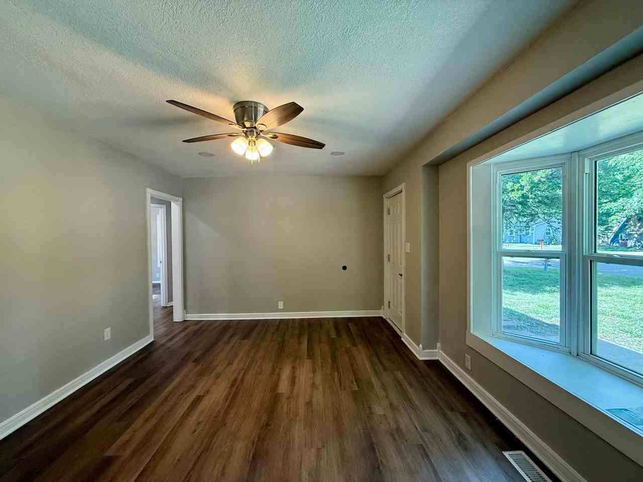 633 N Atherton St - Photo 3 of 17