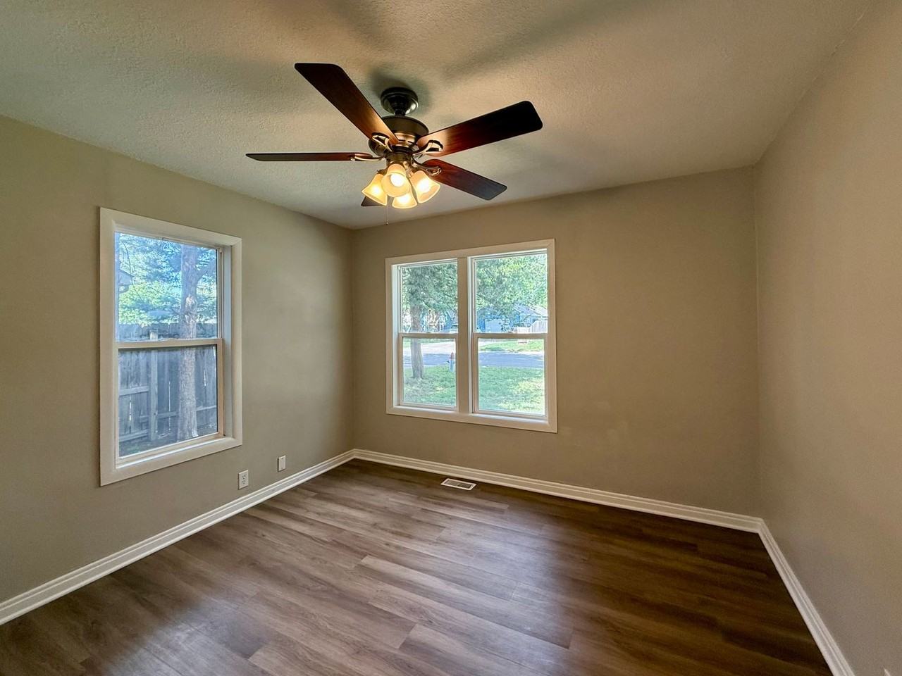 633 N Atherton St - Photo 5 of 17