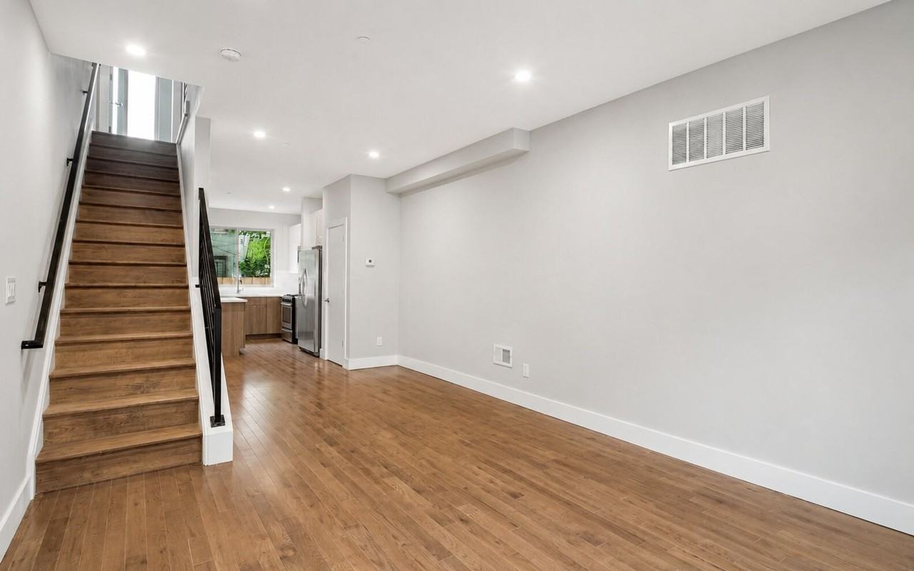 2209 Cross St - Photo 2 of 38
