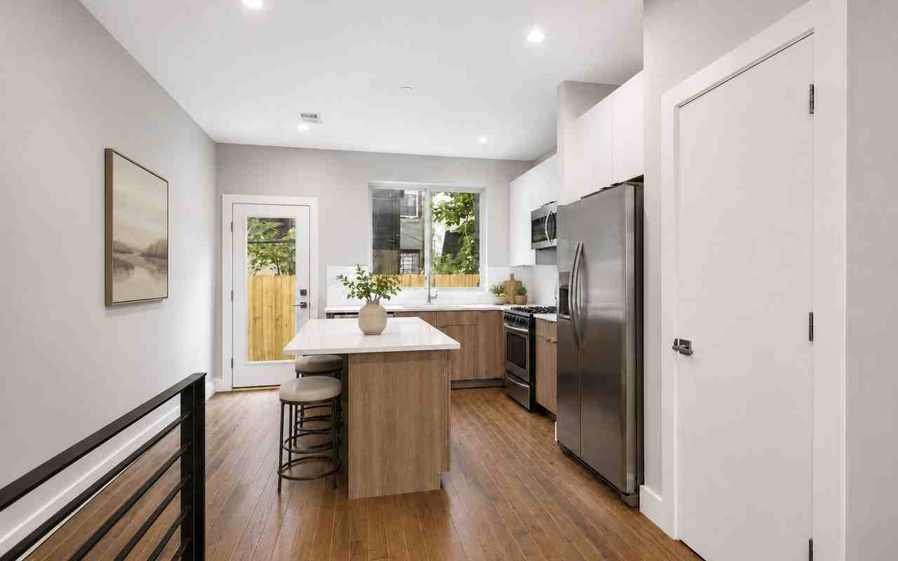 2209 Cross St - Photo 6 of 38