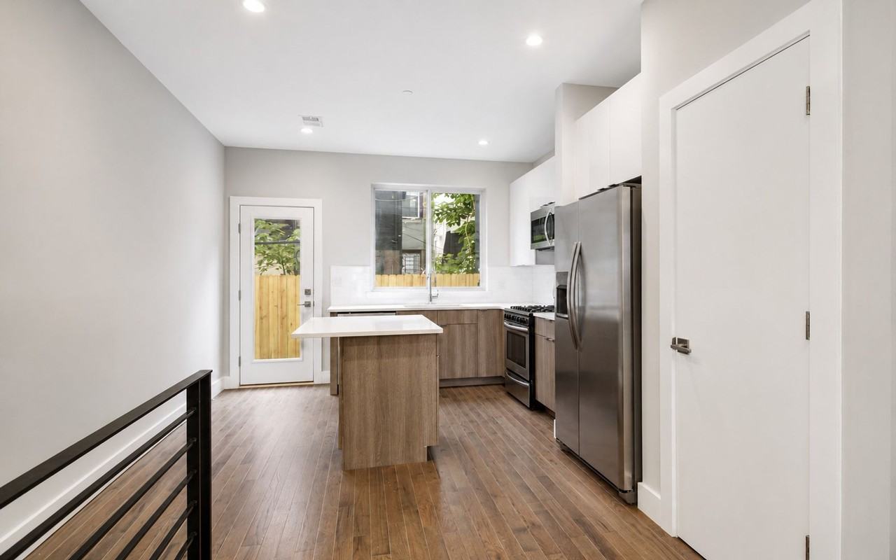 2209 Cross St - Photo 7 of 38