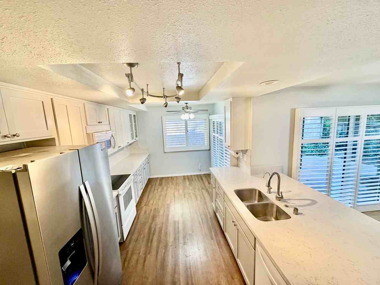 2619 Waverly Ct - Photo 3 of 13
