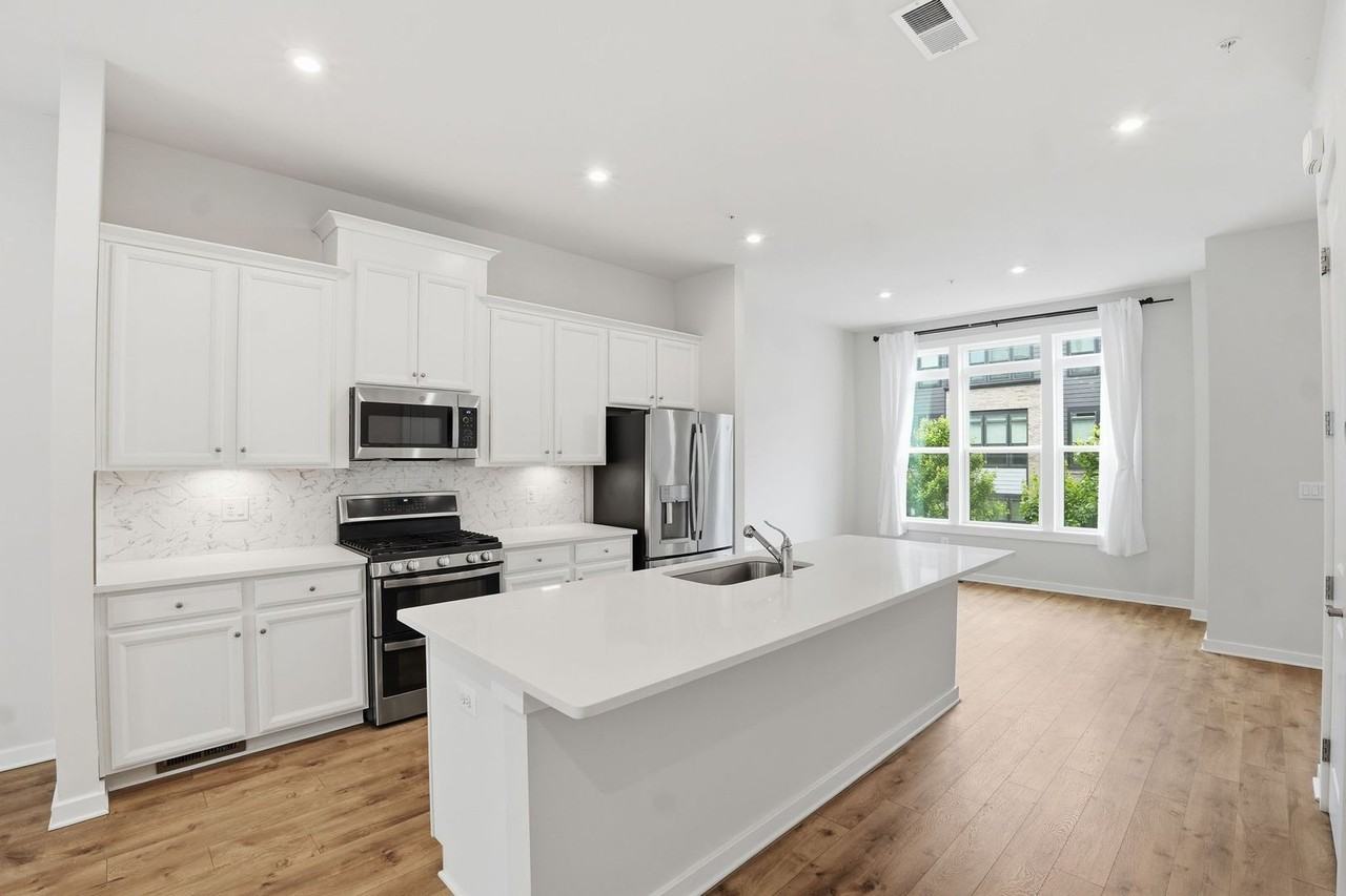8178 Red Hook St - Photo 2 of 48