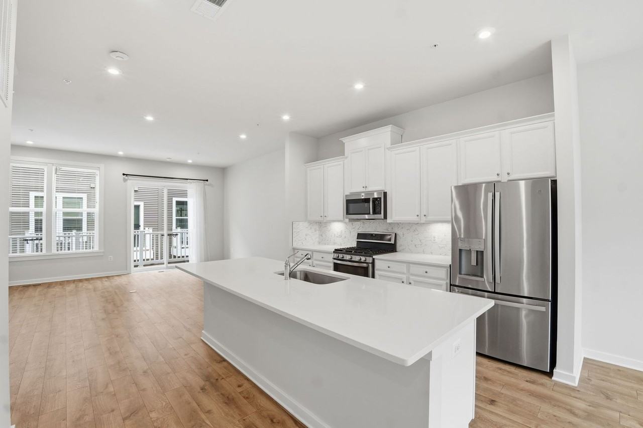 8178 Red Hook St - Photo 3 of 48
