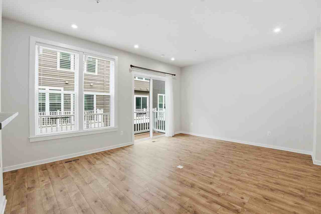 8178 Red Hook St - Photo 6 of 48