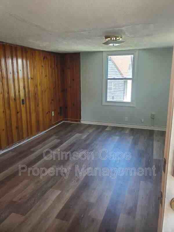 108 Grove St #2ndFL - Photo 4 of 14