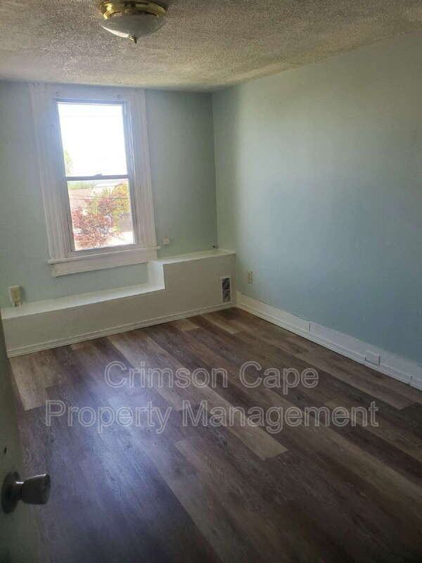 108 Grove St #2ndFL - Photo 5 of 14