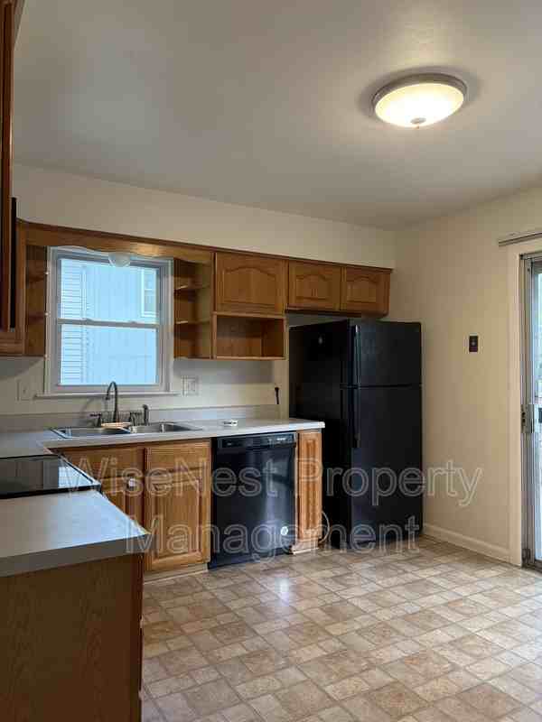 8808 Eaststreet - Photo 5 of 21