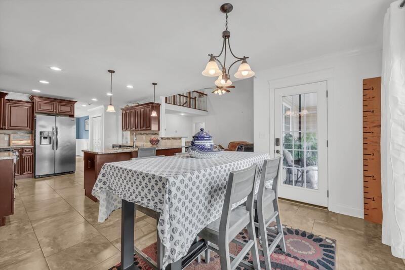 820 Carousel Ct - Photo 6 of 29