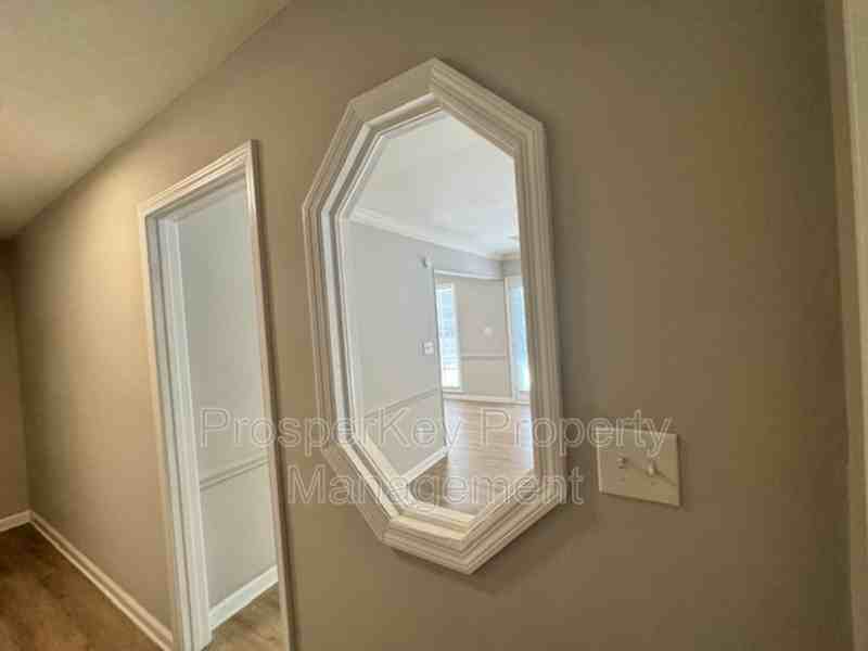 4814 Fairview Dr - Photo 4 of 23