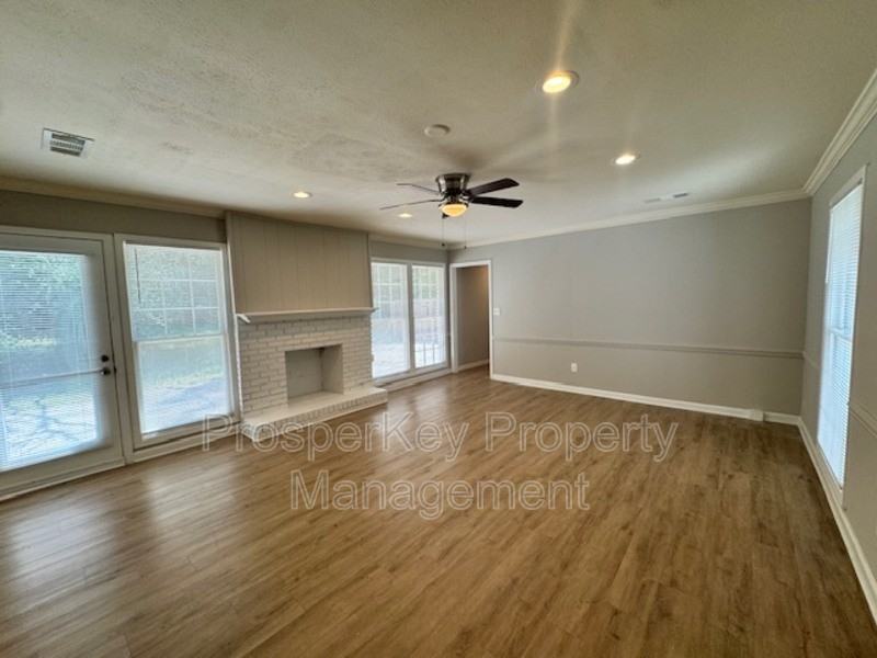 4814 Fairview Dr - Photo 5 of 23