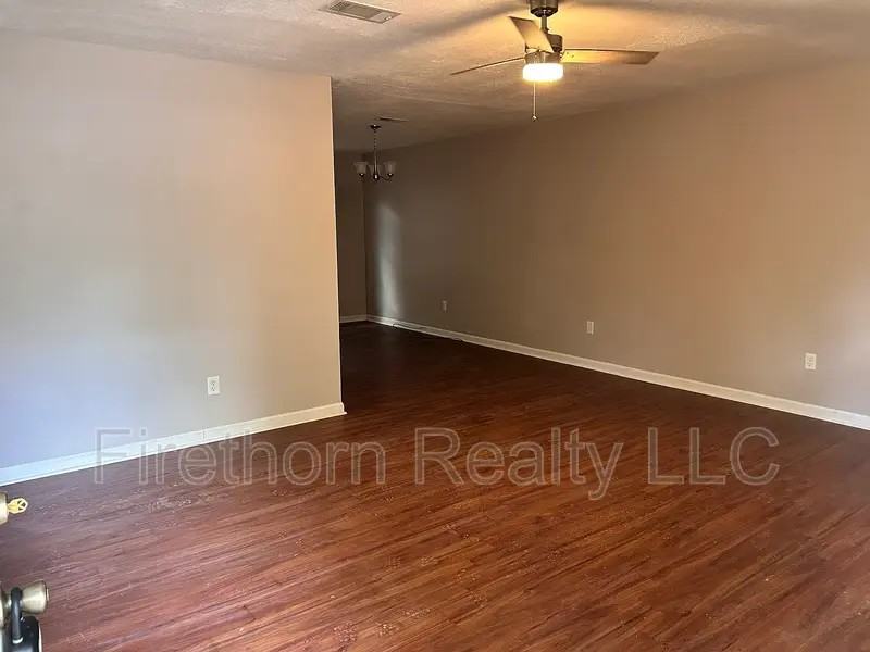 2709 Landing Loop Dr - Photo 2 of 11