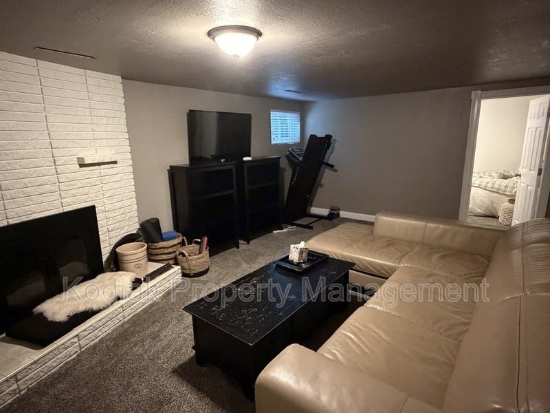 4242 Orchard Ave - Photo 6 of 18
