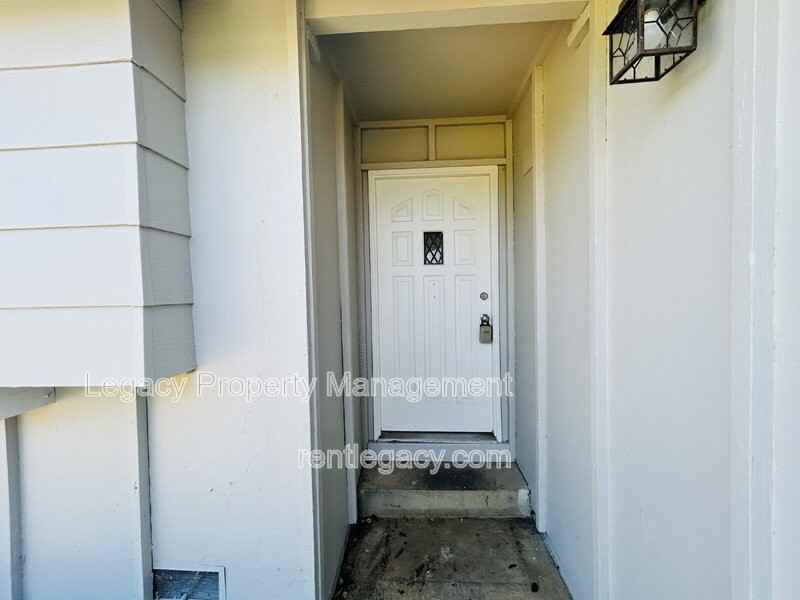 9012 Alderson Ave - Photo 4 of 26