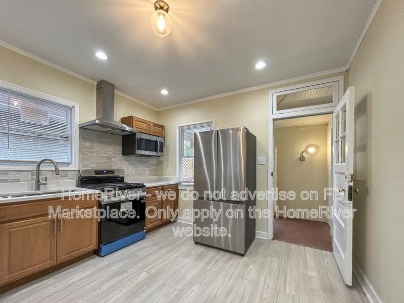 10046 S Perry Ave - Photo 3 of 31