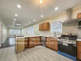 featured image of 10046 S Perry Ave