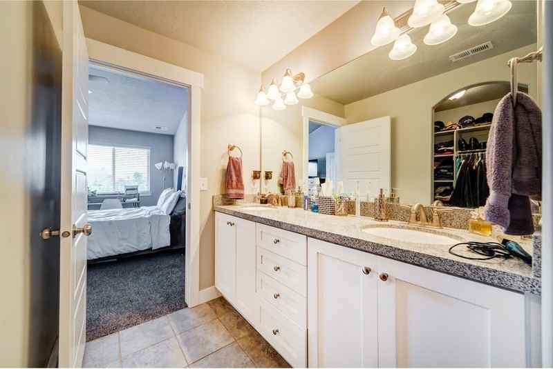 691 Sw - Photo 6 of 25