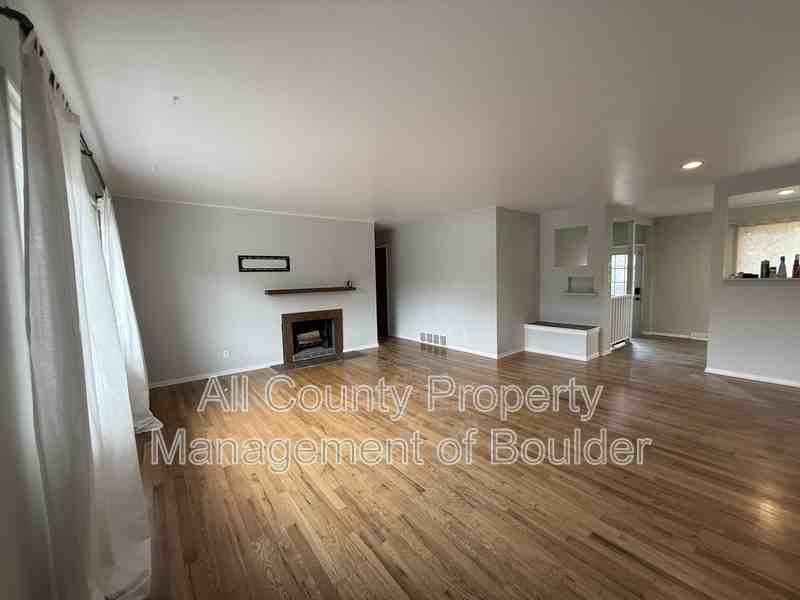 380 S 42nd St - Photo 3 of 22