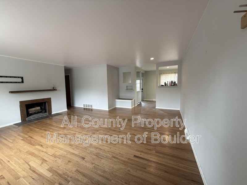 380 S 42nd St - Photo 4 of 22
